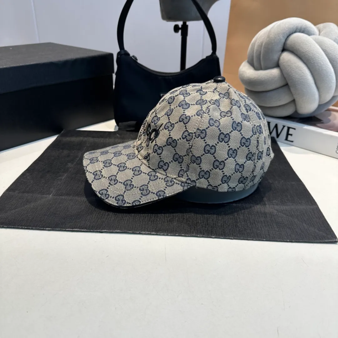 P60 Gucci (Gucci) classic original baseball cap😍Customized with 1:1 mold opening at the counter, the highest version, the original canvas is light and breathable! Photographed in real life, suitable for men and women in all seasons, basic head circumference 56cm, adjustable patches.