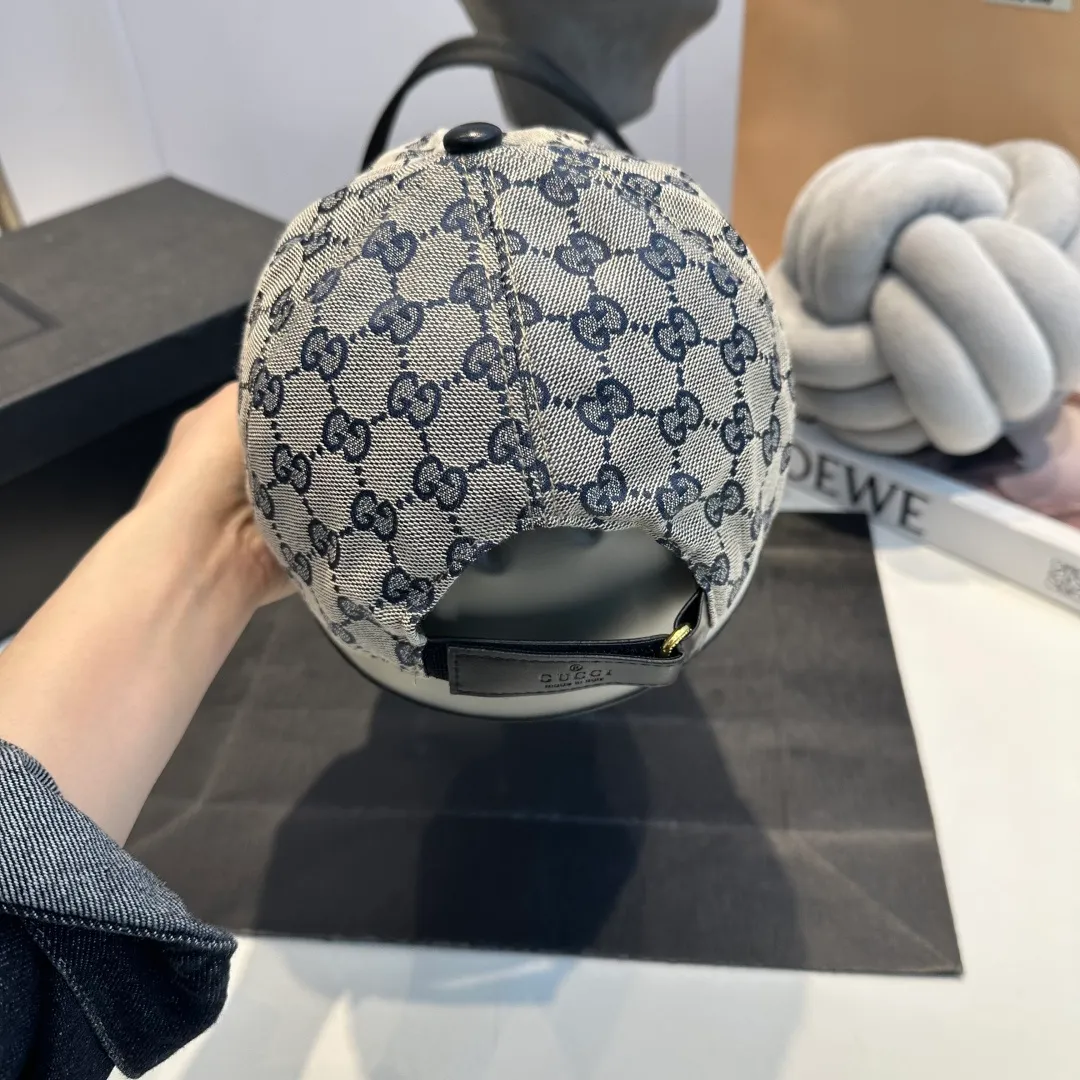 P60 Gucci (Gucci) classic original baseball cap😍Customized with 1:1 mold opening at the counter, the highest version, the original canvas is light and breathable! Photographed in real life, suitable for men and women in all seasons, basic head circumference 56cm, adjustable patches.