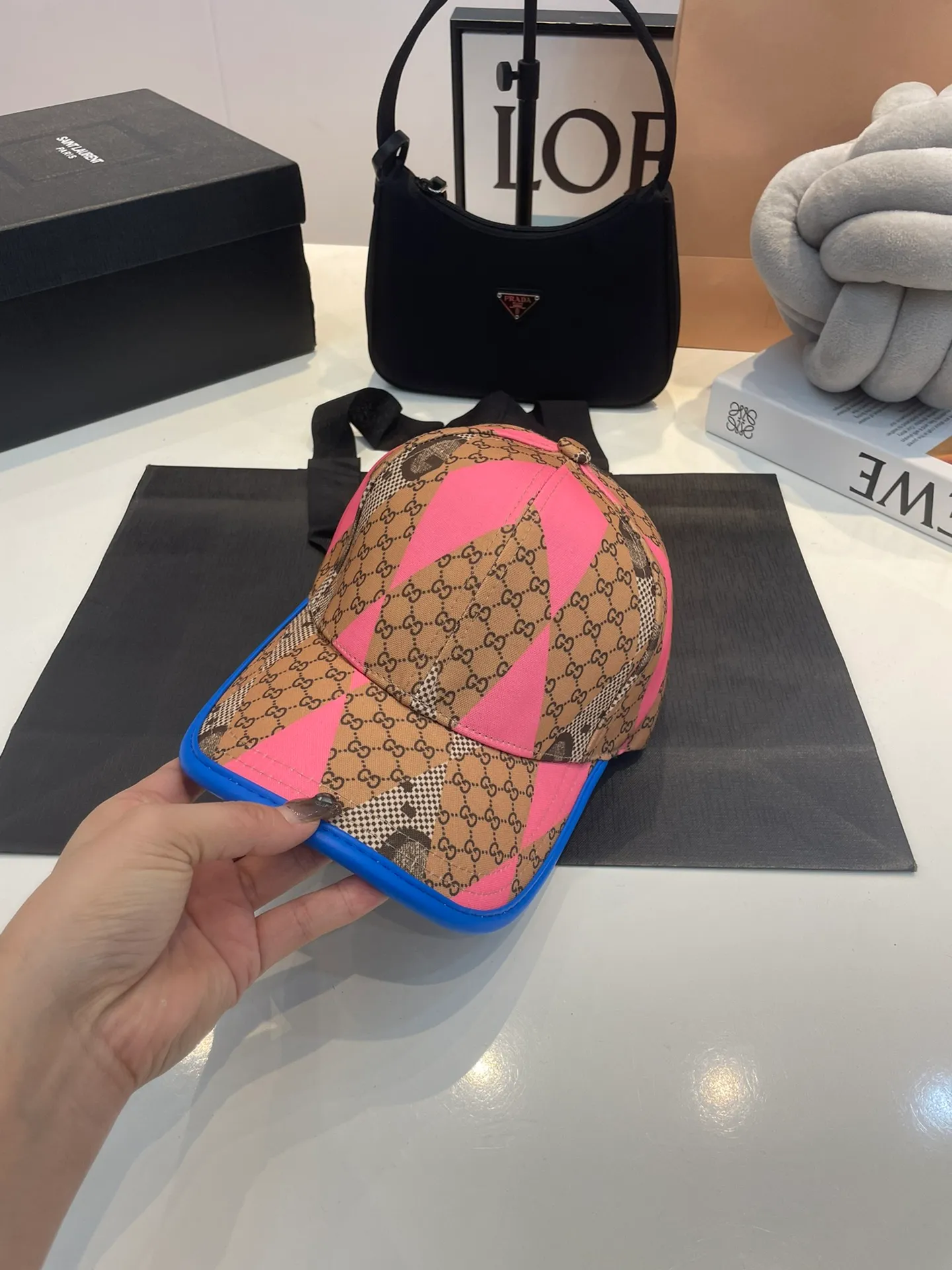 P60 Gucci Baseball Cap♥️GUCCI🧢New product from the official website, baseball cap, original quality, very popular 🔥🎩 The craftsmanship is very exquisite, high-end and classy! Low-key luxury, easy to carry! Running volume