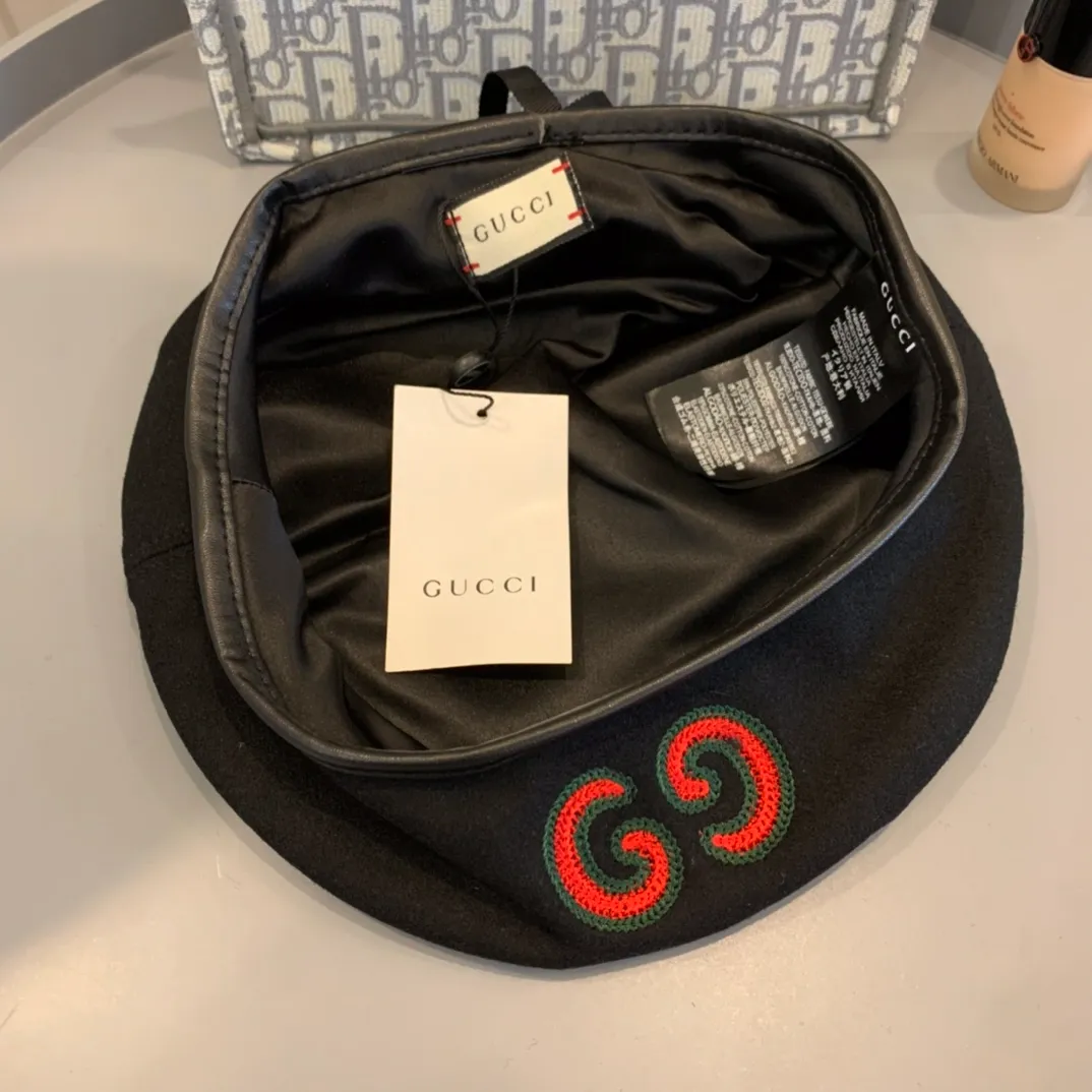 P90 GUCCI wool embroidered letter beret, high quality customization! Personalized three-dimensional embroidered logo, showing high quality! Fashionable colors! Mix and match as you like without stepping on any trap! Material: 100% wool Head circumference: 57cm