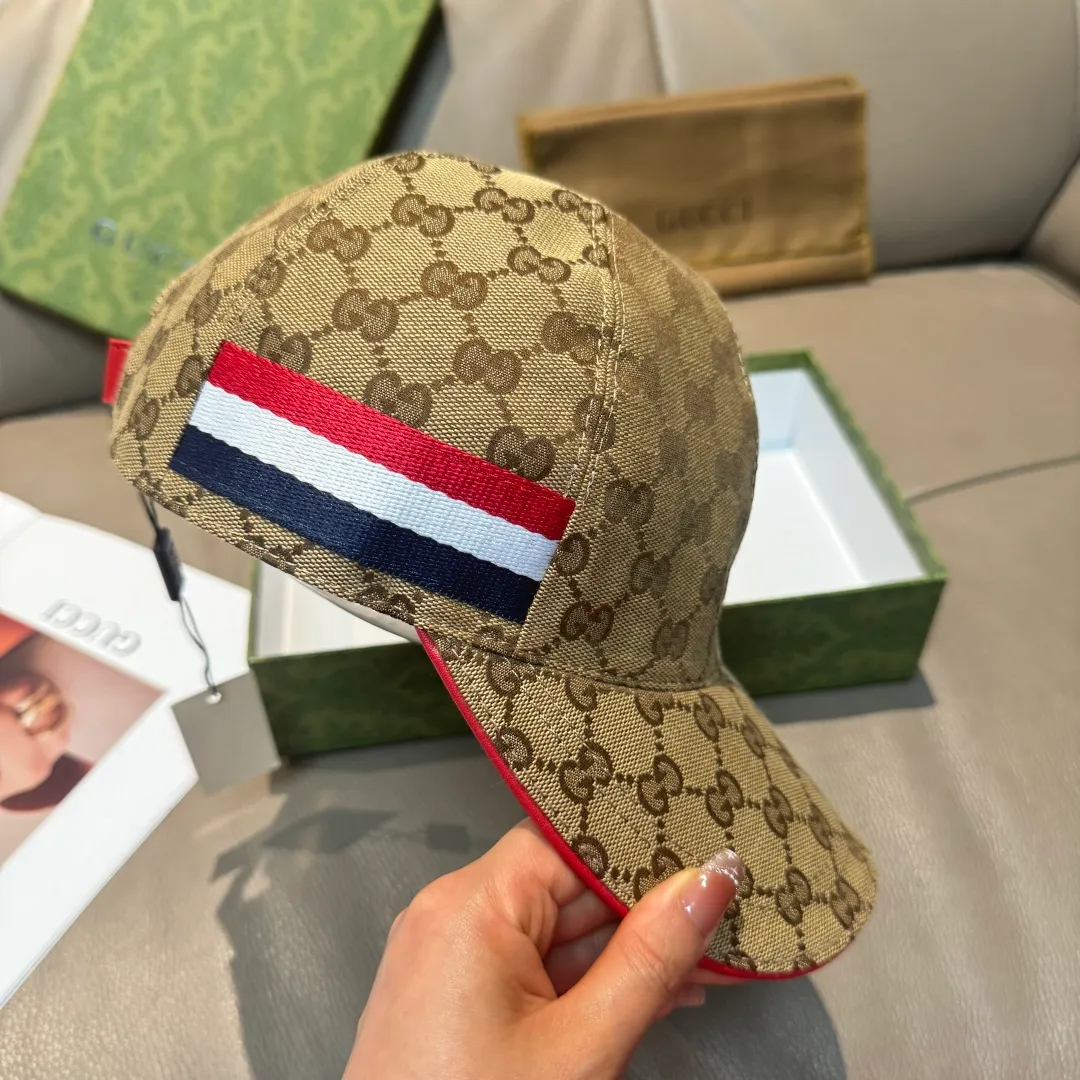 p90, Gucci (Gucci) new original baseball cap, three-color webbing, 1:1 mold customization, original canvas fabric + first-layer cowhide, red leather edge, handsome and fashionable, popular purchasing agent, versatile style for men and women, great quality! The basic head circumference is 56cm, and the patch is adjustable.