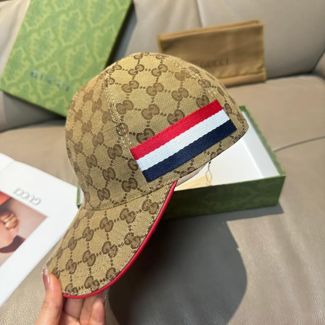 p90, Gucci (Gucci) new original baseball cap, three-color webbing, 1:1 mold customization, original canvas fabric + first-layer cowhide, red leather edge, handsome and fashionable, popular purchasing agent, versatile style for men and women, great quality! The basic head circumference is 56cm, and the patch is adjustable.