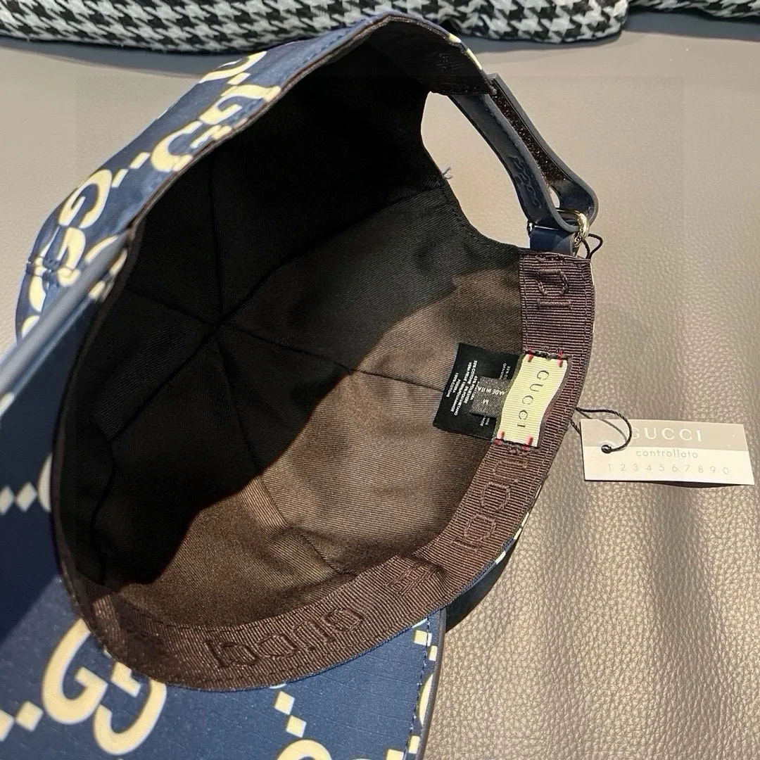 Batch 90, new model shipped from the official website, with packaging bag, Gucci's latest original baseball cap, large double G, 1:1 mold customization at the counter, perfect pattern, original canvas fabric + first-layer cowhide, light and breathable! The basic head circumference is 56cm, and the patch is adjustable.