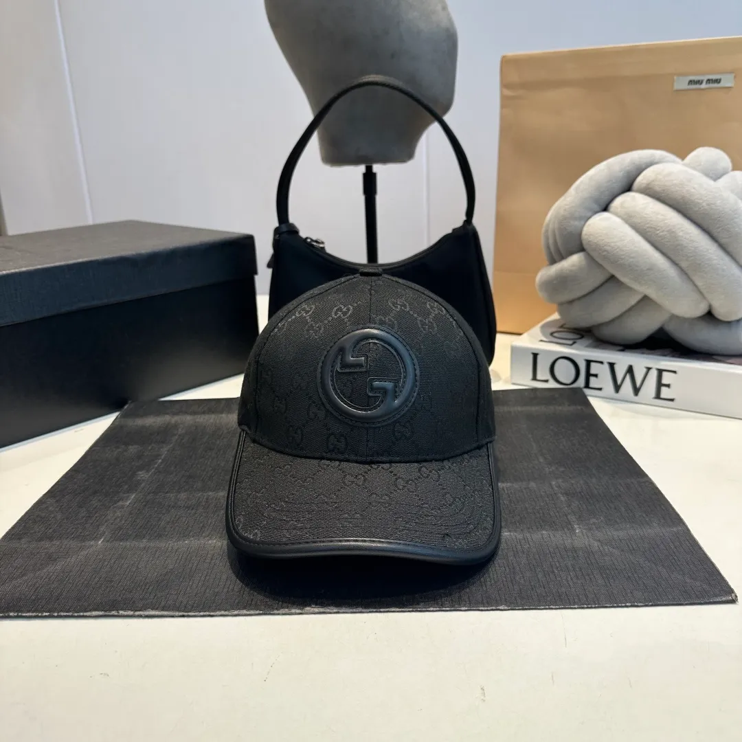 P56 GUCCI 2025 new baseball cap at the counter, very trendy! Casual and sports style, classic production, super easy to match!