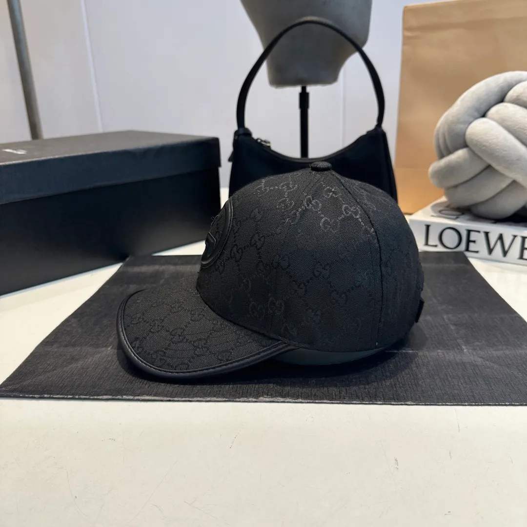 P56 GUCCI 2025 new baseball cap at the counter, very trendy! Casual and sports style, classic production, super easy to match!
