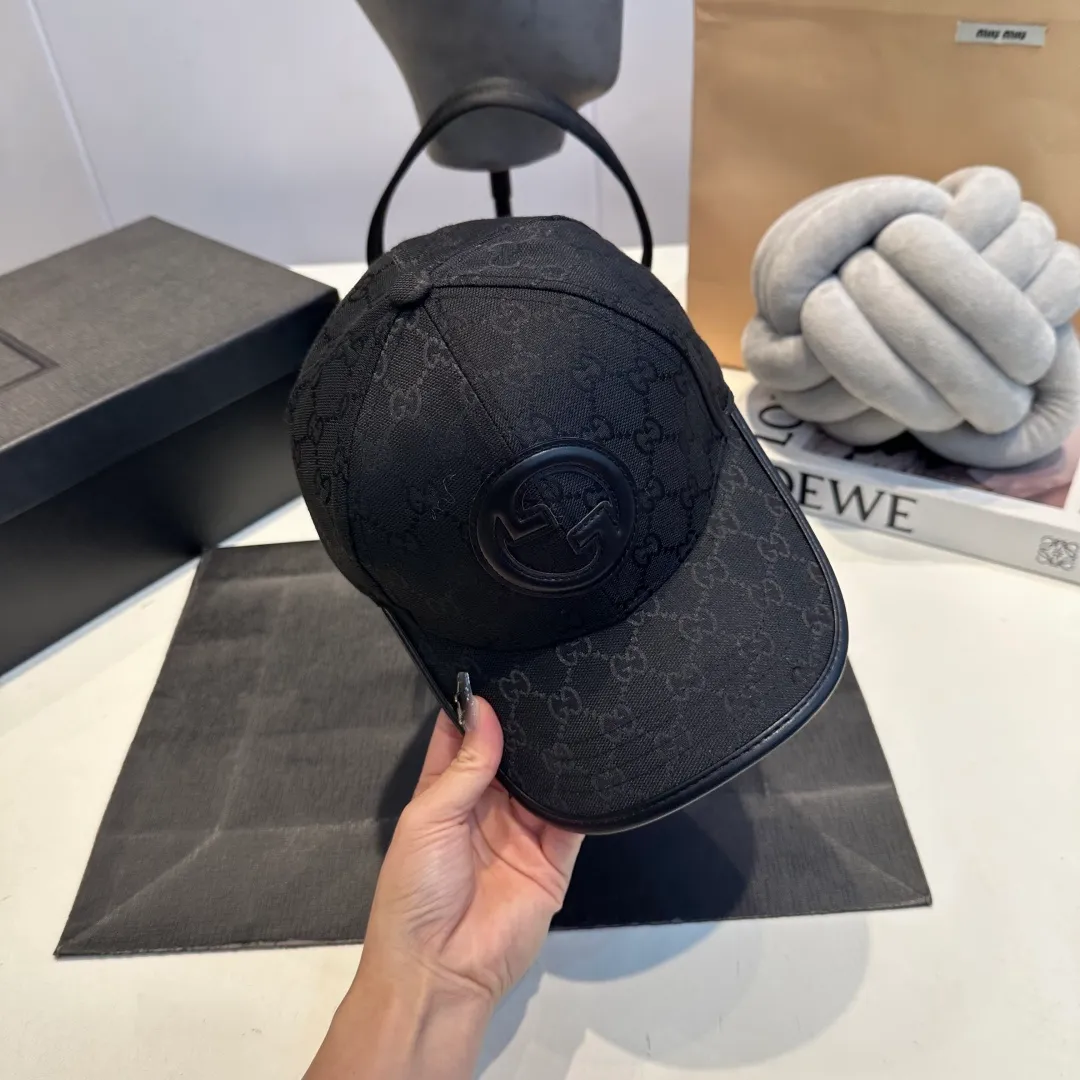 P56 GUCCI 2025 new baseball cap at the counter, very trendy! Casual and sports style, classic production, super easy to match!
