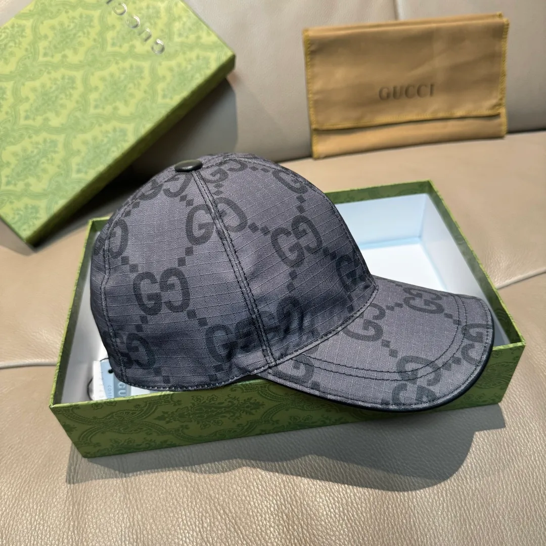 p90 New model shipped from official website. Gucci's latest original baseball cap, large double G, 1:1 mold customization at the counter, perfect alignment, original canvas fabric + first-layer cowhide, light and breathable! The basic head circumference is 56cm, and the patch is adjustable.