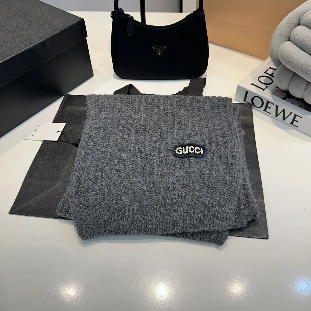 P180 Gucci Gucci three-piece set👏rabbit wool + cashmere knitted scarf and hat set, warm and fashionable, comfortable and soft texture, versatile style💑unisex, couple style