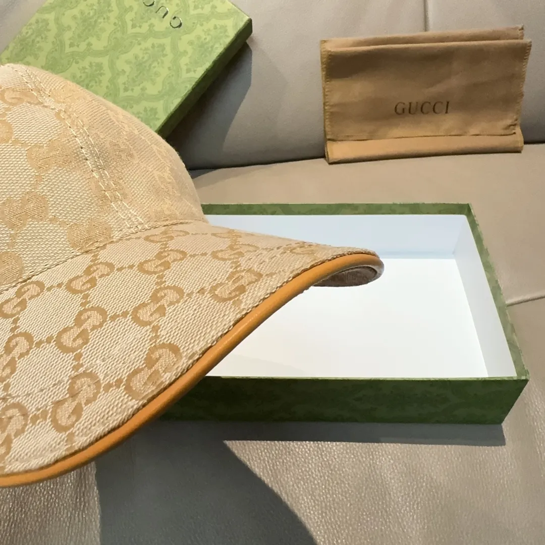 p90 ten thousand year old classic new color is shipped!   , Gucci (Gucci) classic original baseball cap 😍😍 1:1 mold opening and customization at the counter, the highest version, original canvas fabric + first layer of cowhide, light and breathable! Photographed in real life, suitable for men and women in all seasons, basic head circumference 56cm, adjustable patches.
