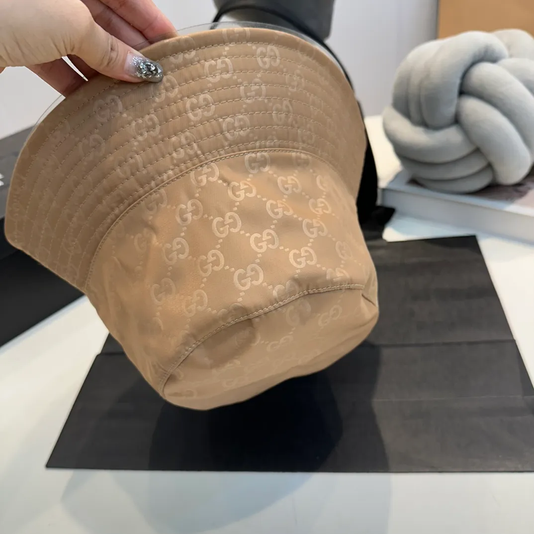 P60 original order quality GUCCI Gucci bucket hat 👒Official website new product Gucci bucket hat is coming. The craftsmanship is very exquisite, high-end and classy! Low-key luxury, easy to carry! Running volume