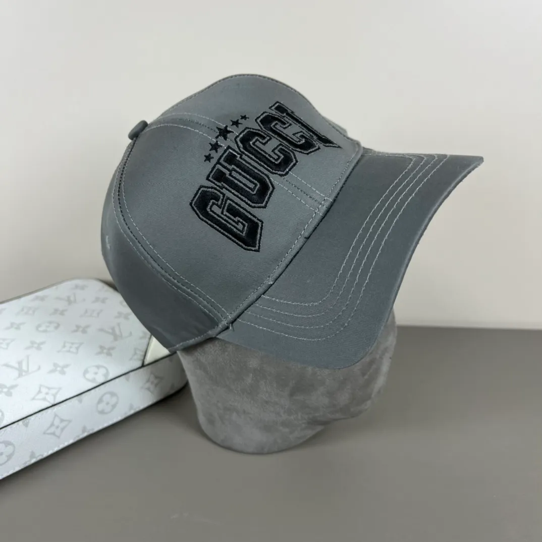 P56💰Gucci Baseball Cap♥️GUCCI🧢Official website new product, baseball cap, original quality, hot arrival 🔥🎩 The craftsmanship is very exquisite, high-end and classy! Low-key luxury, easy to carry! Running volume!