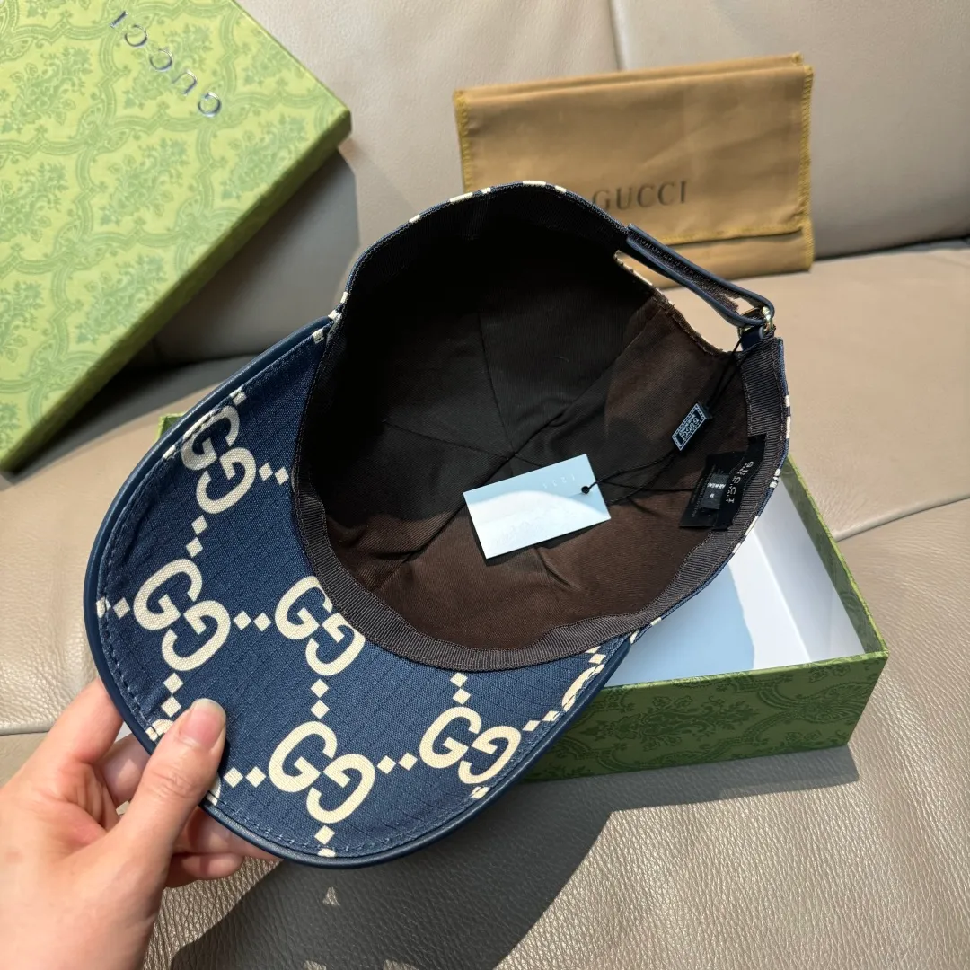 p90 New model shipped from official website. Gucci's latest original baseball cap, large double G, 1:1 mold customization at the counter, perfect alignment, original canvas fabric + first-layer cowhide, light and breathable! The basic head circumference is 56cm, and the patch is adjustable.
