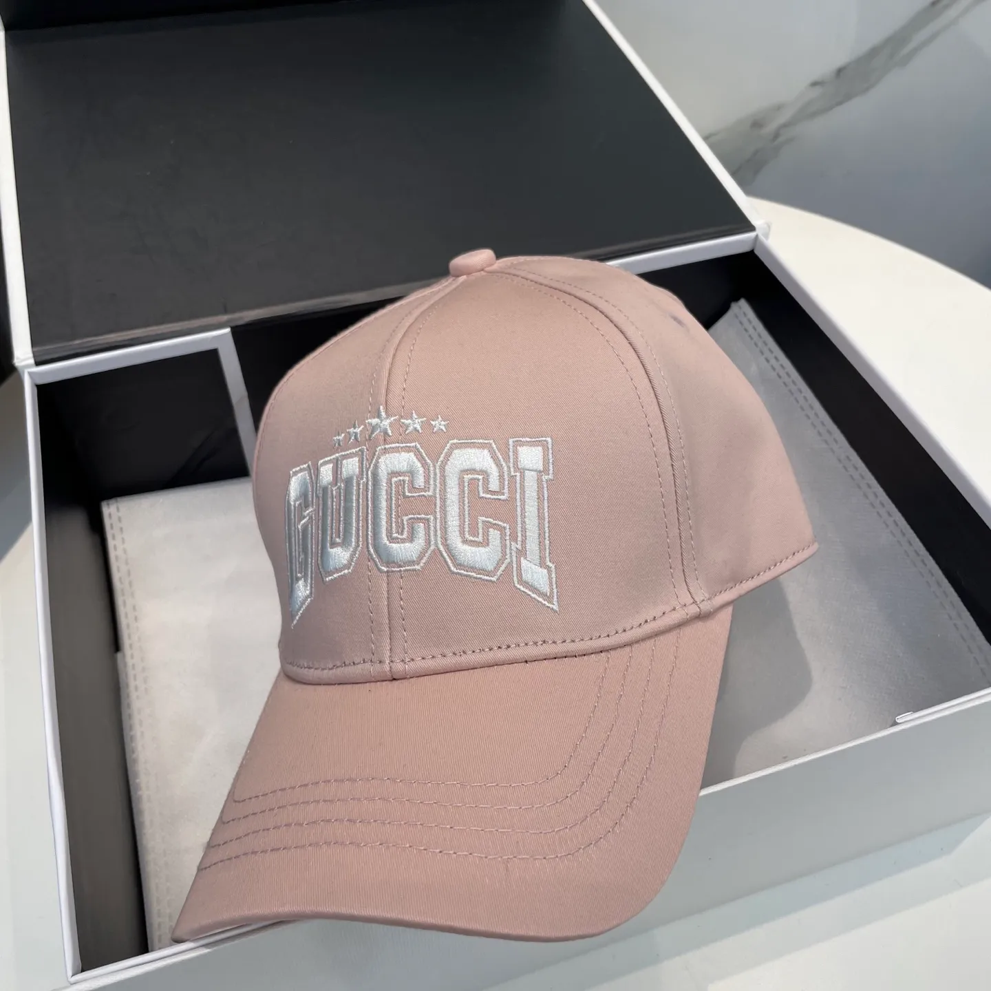 P66 original quality GUCCI Gucci Baseball Cap🧢Official website new product Gucci Baseball Cap🧢is coming soon. The craftsmanship is very exquisite, high-end and classy! Low-key luxury, easy to carry! Running volume!