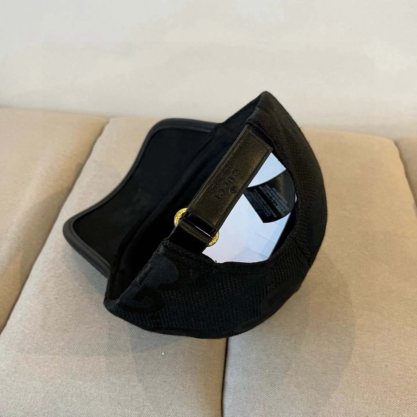 P60 Gucci Baseball Cap♥️GUCCI🧢New product from the official website, baseball cap, original quality, very popular 🔥🎩 The craftsmanship is very exquisite, high-end and classy! Low-key luxury, easy to carry! Running volume!