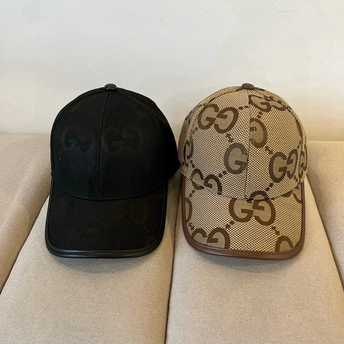 P60 Gucci Baseball Cap♥️GUCCI🧢New product from the official website, baseball cap, original quality, very popular 🔥🎩 The craftsmanship is very exquisite, high-end and classy! Low-key luxury, easy to carry! Running volume!