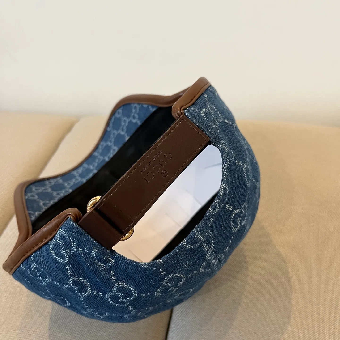 P56 Gucci Baseball Cap♥️GUCCI🧢New product from the official website, baseball cap, original quality, hot arrival 🔥🎩 The craftsmanship is very exquisite, high-end and classy! Low-key luxury, easy to carry! Running volume!