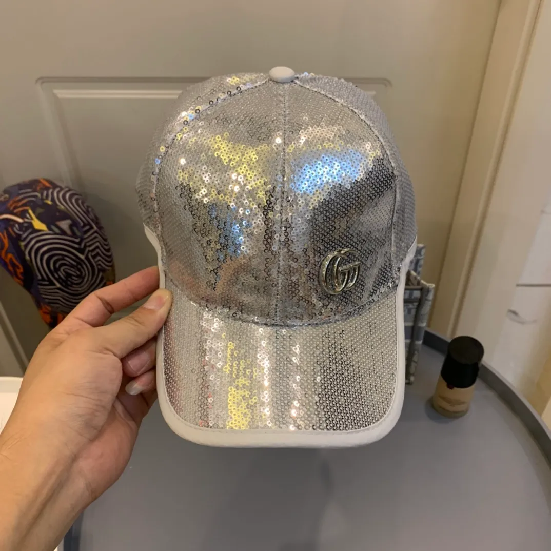 P90 Gucci Baseball Cap GUCCI Sequined Baseball Cap The new Gucci baseball cap from the official website🧢The original quality is very popular. The craftsmanship is very exquisite, and it is high-end and classy! Low-key luxury, easy to carry! Running volume!