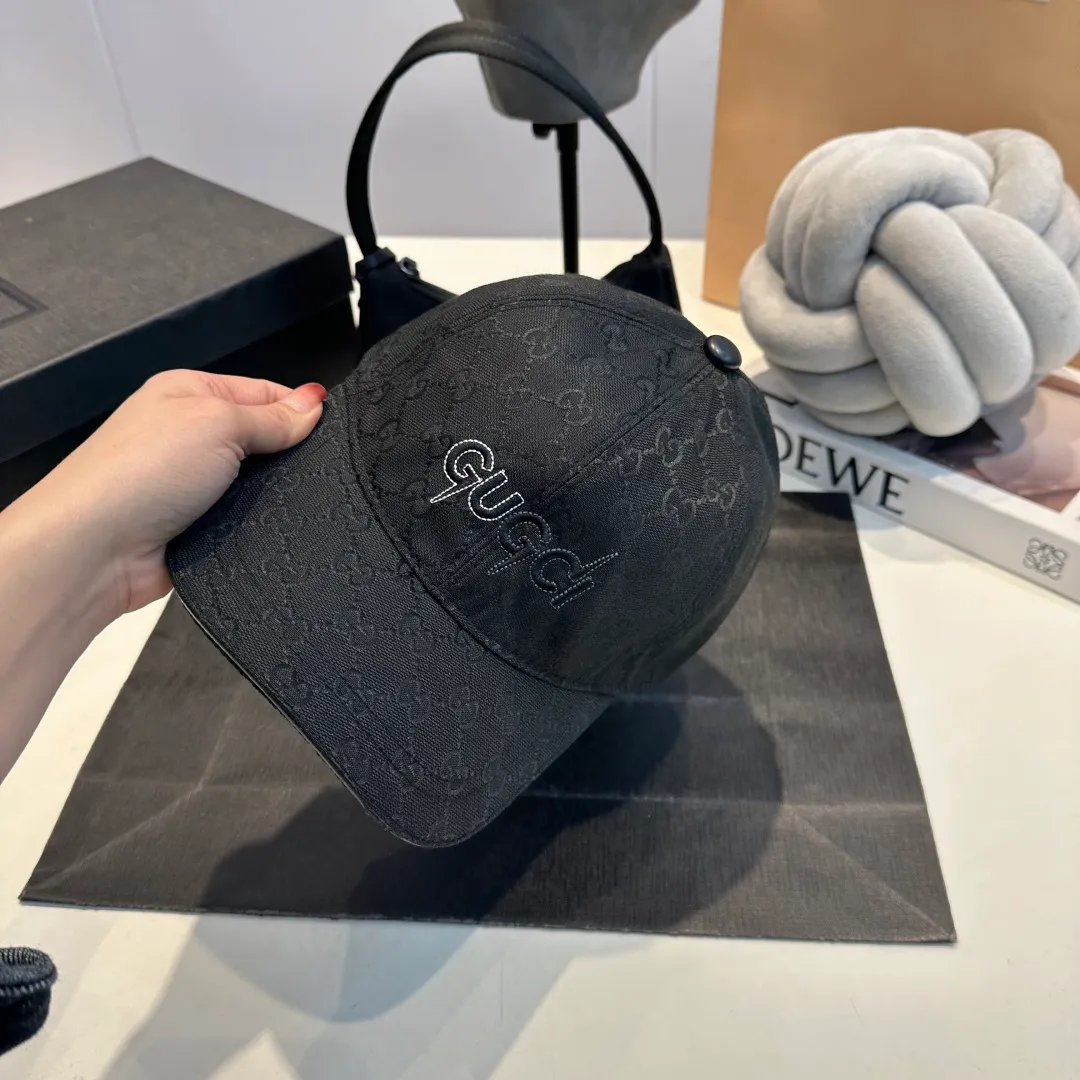 P60 Gucci (Gucci) classic original baseball cap😍Customized with 1:1 mold opening at the counter, the highest version, the original canvas is light and breathable! Photographed in real life, suitable for men and women in all seasons, basic head circumference 56cm, adjustable patches.