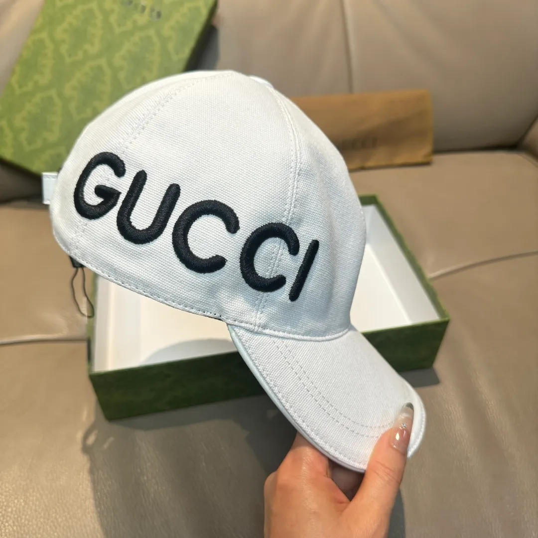 P160, Gucci's new original baseball cap, Loved series, 1:1 mold customization, heavy embroidery, details comparable to counters, original canvas fabric + first-layer cowhide, great quality! The first choice for handsome men and beautiful women, fashionable and versatile. Basic head circumference 56, adjustable patch