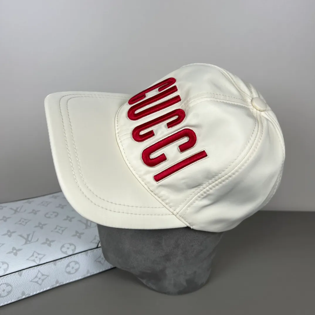 P46💰Gucci Baseball Cap♥️GUCCI🧢Official website new product, baseball cap, original quality, hot arrival 🔥🎩 The craftsmanship is very exquisite, high-end and classy! Low-key luxury, easy to carry! Running volume!