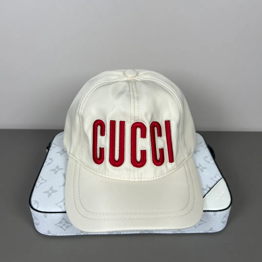 P46💰Gucci Baseball Cap♥️GUCCI🧢Official website new product, baseball cap, original quality, hot arrival 🔥🎩 The craftsmanship is very exquisite, high-end and classy! Low-key luxury, easy to carry! Running volume!