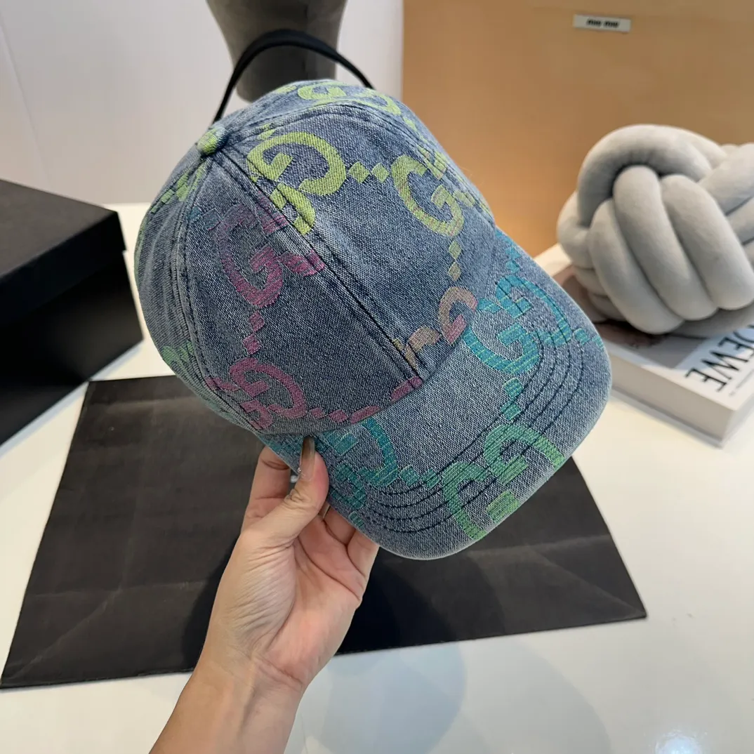 P56 Gucci Baseball Cap♥️GUCCI🧢New product from the official website, baseball cap, original quality, hot arrival 🔥🎩 The craftsmanship is very exquisite, high-end and classy! Low-key luxury, easy to carry! Running volume!