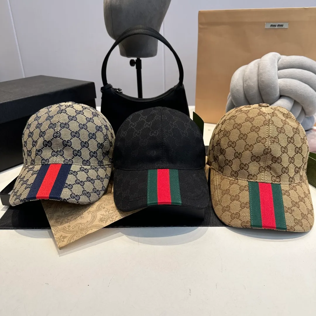 P1 million classic model shipped in new colors! Comes with a box bag, Gucci's classic original baseball cap😍😍Customized at a 1:1 mold at the counter, the highest version, original canvas fabric + first-layer cowhide, light and breathable! Photographed in real life, suitable for men and women in all seasons, basic head circumference 56cm, adjustable patches.