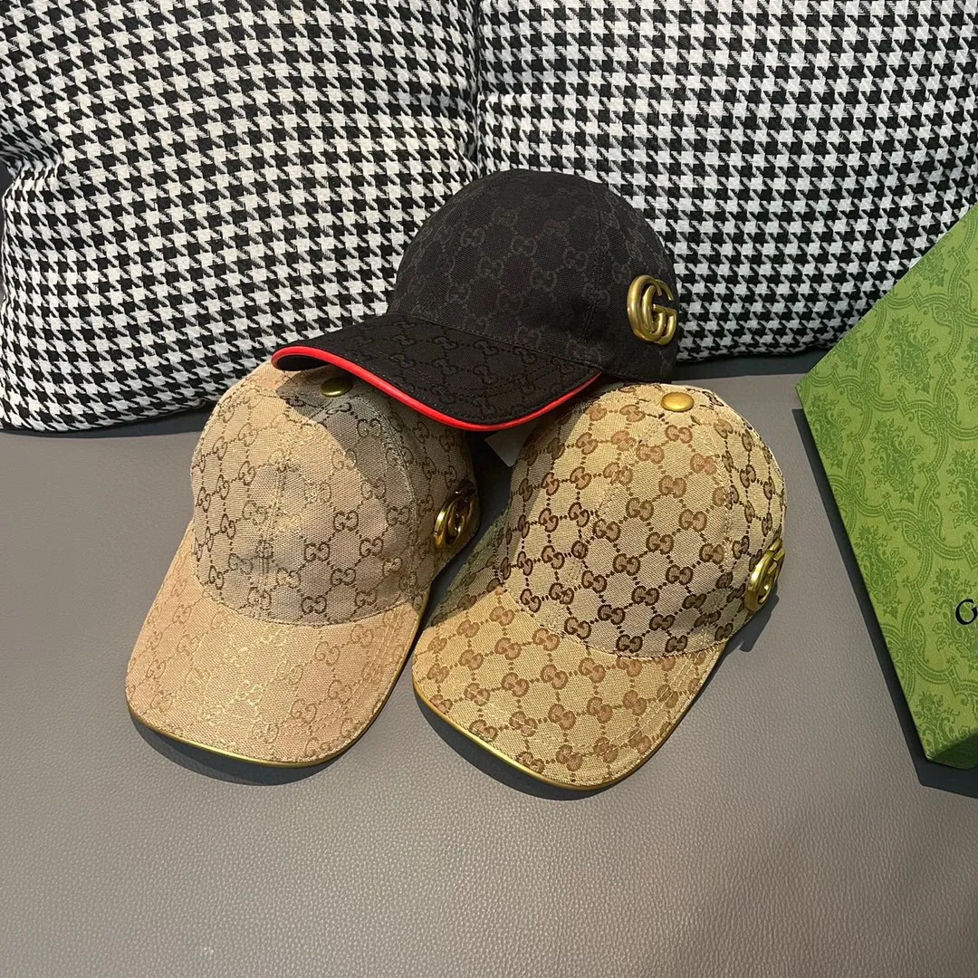 🉐️90 Comes with a packaging bag, Gucci's new original baseball cap, metal double G, the latest model at the counter, 1:1 custom molding, genuine molding hardware, original canvas fabric + first-layer cowhide, original quality! The quality is great, the basic head circumference is 56cm, and the patch is adjustable.