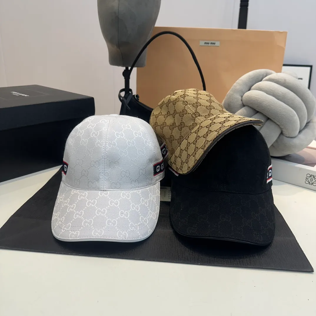 P900,000 classic model is shipped in new colors! Gucci (Gucci) classic original baseball cap 😍😍Customized at the 1:1 counter mold, the highest version, original canvas + first-layer cowhide, light and breathable! Photographed in real life, suitable for men and women in all seasons, basic head circumference 56cm, adjustable patches.