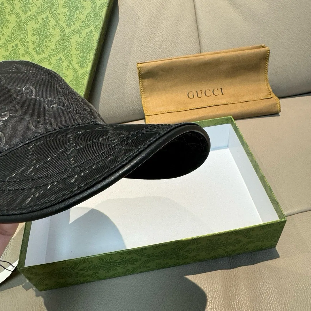 p900000 classic model!   , Gucci (Gucci) classic original baseball cap 😍😍 1:1 mold customization at the counter, the highest version, original satin fabric + first layer of cowhide, light and breathable! Photographed in real life, suitable for men and women in all seasons, basic head circumference 56cm, adjustable patches.