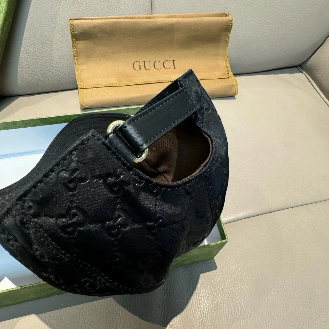 p900000 classic model!   , Gucci (Gucci) classic original baseball cap 😍😍 1:1 mold customization at the counter, the highest version, original satin fabric + first layer of cowhide, light and breathable! Photographed in real life, suitable for men and women in all seasons, basic head circumference 56cm, adjustable patches.