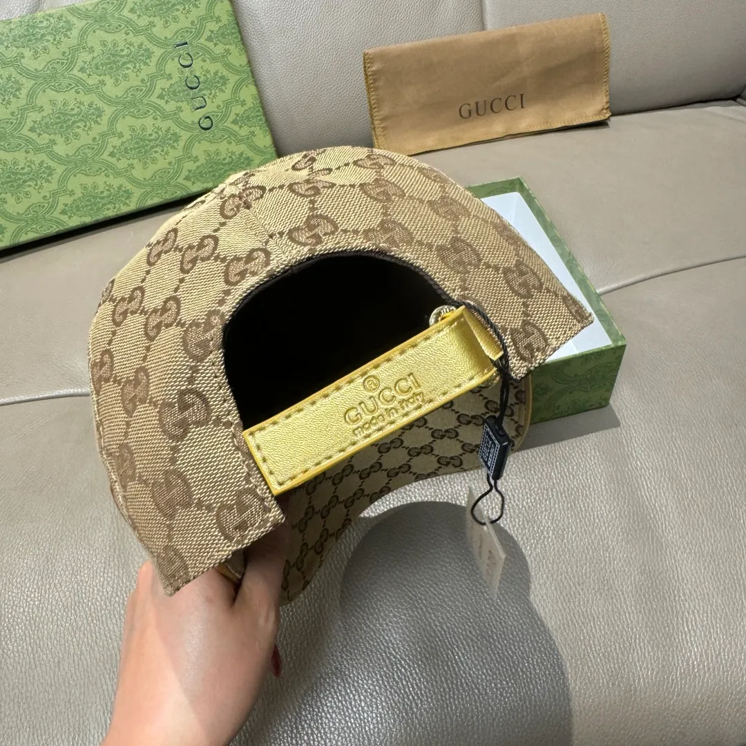 P90., Gucci (Gucci) new original baseball cap, metal double G, the latest model at the counter, 1:1 mold customization, genuine mold hardware, original canvas fabric + first-layer cowhide, original quality! The quality is great, the basic head circumference is 56cm, and the patch is adjustable.