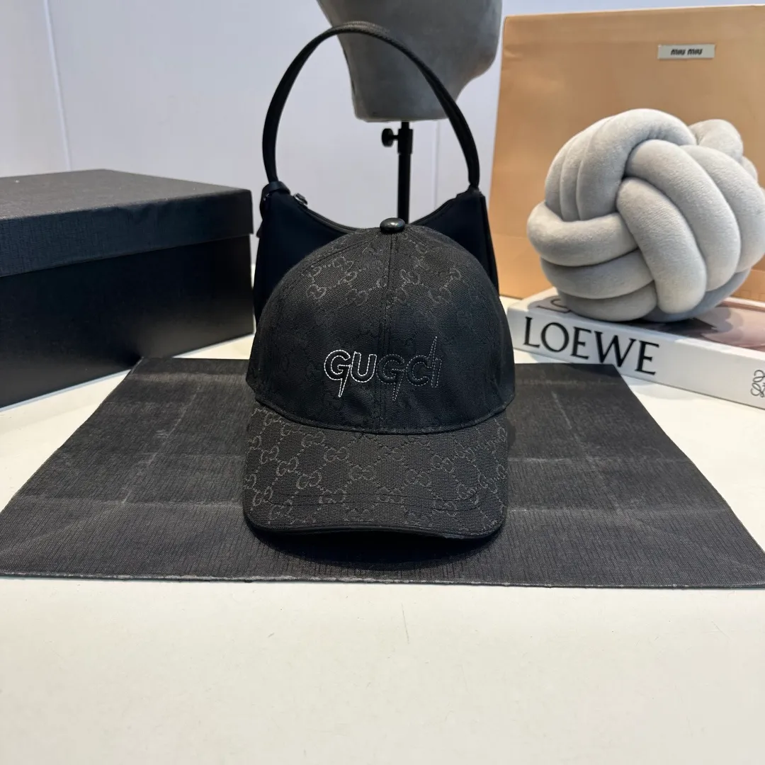 P60 Gucci (Gucci) classic original baseball cap😍Customized with 1:1 mold opening at the counter, the highest version, the original canvas is light and breathable! Photographed in real life, suitable for men and women in all seasons, basic head circumference 56cm, adjustable patches.