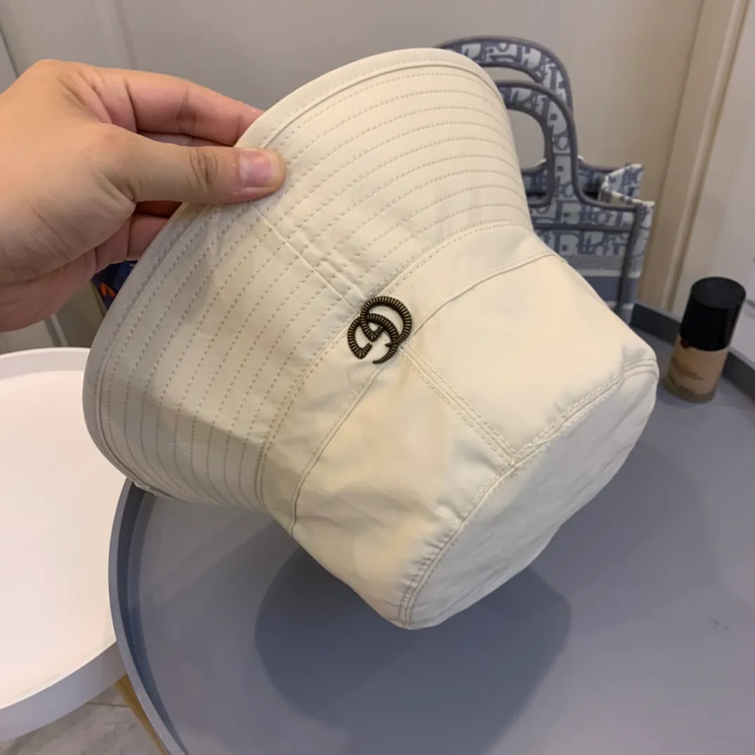 P130 GUCCI Gucci cotton simple fisherman hat, light luxury, low-key minimalist style, invincible sun protection and slimming! Be a quiet little woman! A must-have summer shade for babies! Super convenient storage Material: 100% cotton Head circumference: 57 cm