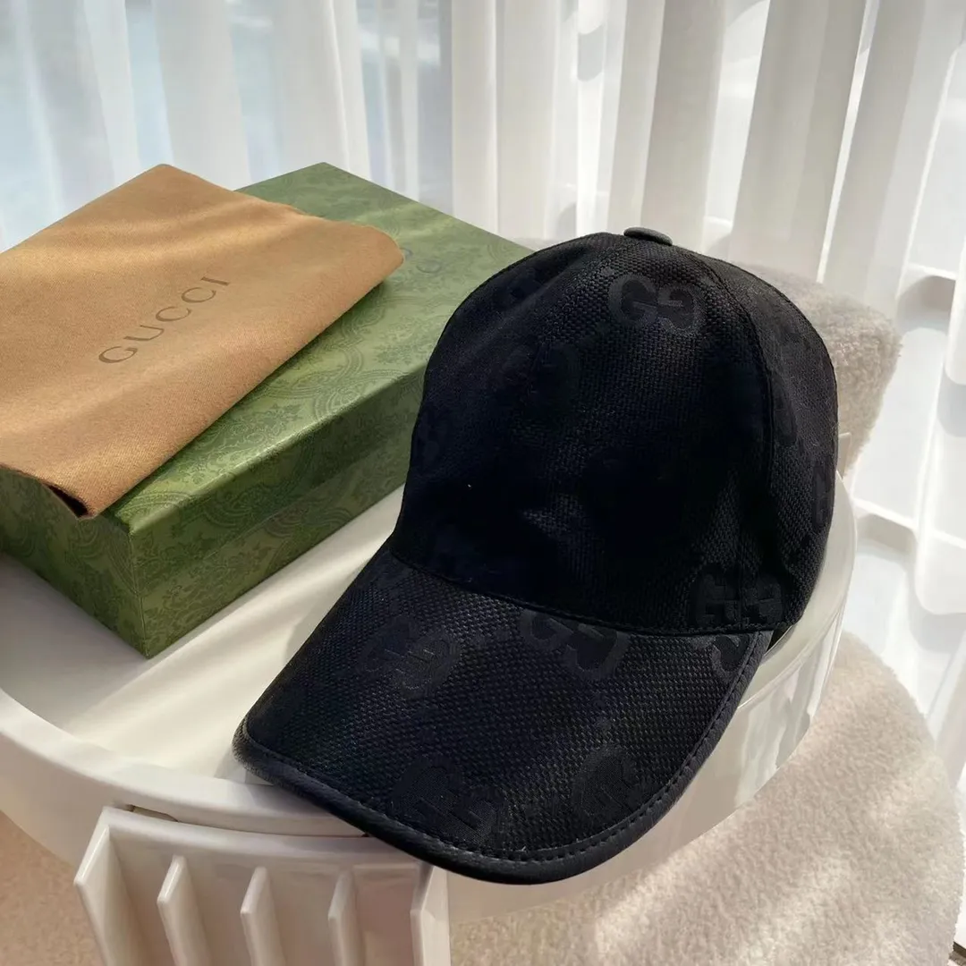 🉐90, Gucci Gucci's new original baseball cap, large double G, 1:1 mold customization at the counter, perfect pattern, original canvas fabric + first-layer cowhide, light and breathable! The basic head circumference is 56cm, and the patch is adjustable.