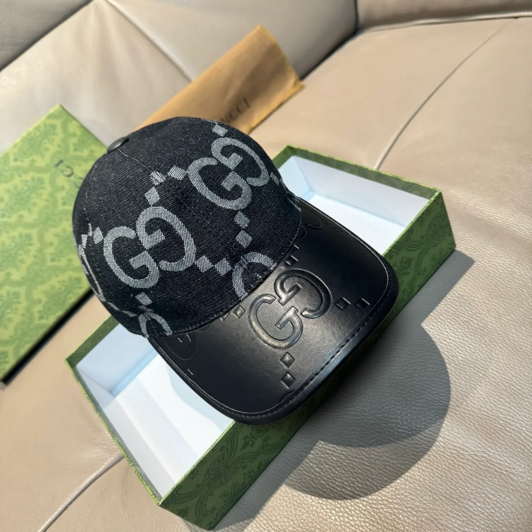 P90, Gucci (Gucci) new original baseball cap, large double G leather, best-selling model at the counter, 1:1 mold customization, original canvas fabric + first-layer cowhide, fashionable and handsome! The quality is great, the basic head circumference is 56cm, and the patch is adjustable.