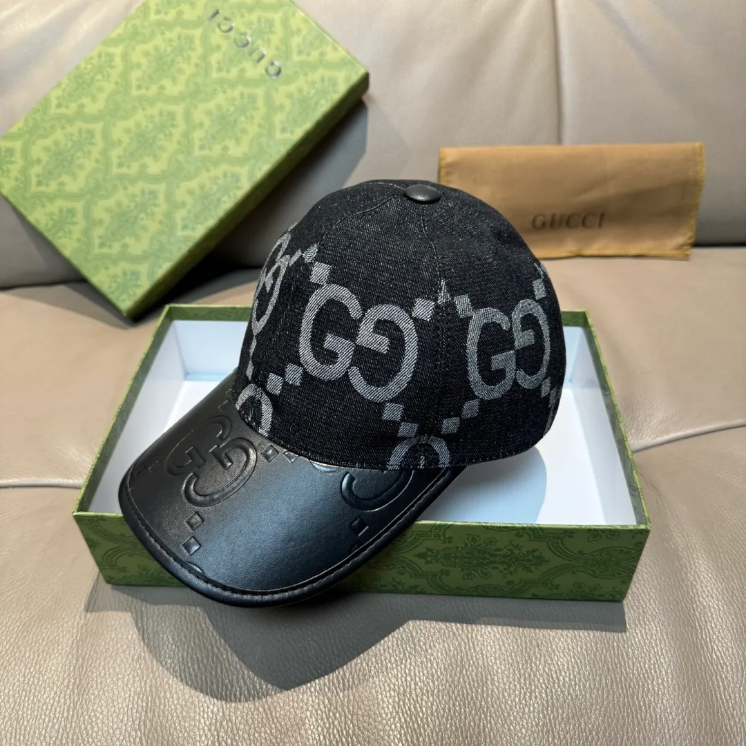 P90, Gucci (Gucci) new original baseball cap, large double G leather, best-selling model at the counter, 1:1 mold customization, original canvas fabric + first-layer cowhide, fashionable and handsome! The quality is great, the basic head circumference is 56cm, and the patch is adjustable.
