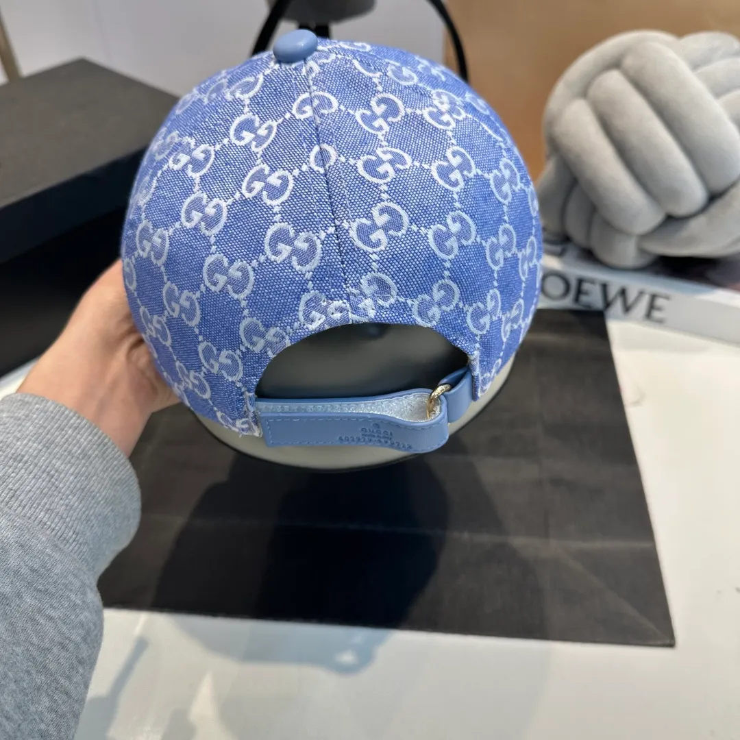 P60 Gucci Baseball Cap♥️GUCCI🧢New product from the official website, baseball cap, original quality, very popular 🔥🎩 The craftsmanship is very exquisite, high-end and classy! Low-key luxury, easy to carry! Running volume!