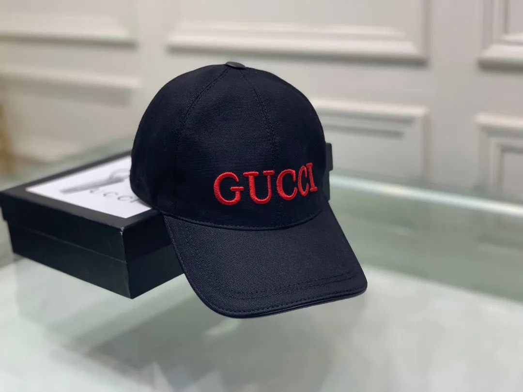 🉐120 new models shipped! ,, Gucci (Gucci) new original baseball cap, GUCCI embroidery, 1:1 mold customization, heavy embroidery, details comparable to counters, original canvas fabric + first-layer cowhide, excellent quality! The first choice for handsome men and beautiful women, fashionable and versatile. The basic head circumference is 56cm, and the patch is adjustable.