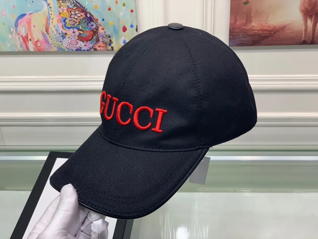 🉐120 new models shipped! ,, Gucci (Gucci) new original baseball cap, GUCCI embroidery, 1:1 mold customization, heavy embroidery, details comparable to counters, original canvas fabric + first-layer cowhide, excellent quality! The first choice for handsome men and beautiful women, fashionable and versatile. The basic head circumference is 56cm, and the patch is adjustable.