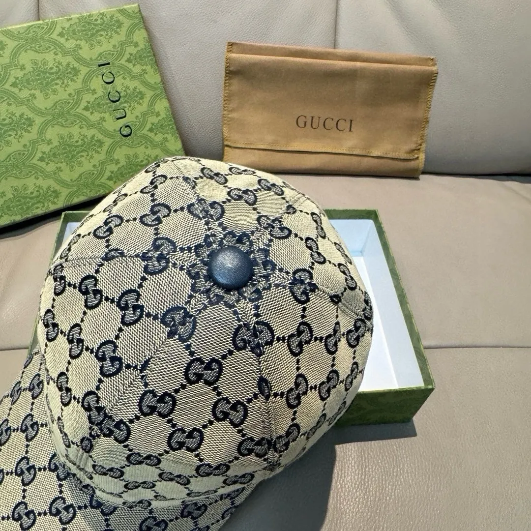 p90 ten thousand year classic model shipped!   , Gucci (Gucci) classic original baseball cap😍😍Little Bee, 1:1 mold opening and customization at the counter, the highest version, original canvas fabric + first layer of cowhide, pure cotton lining, light and breathable! Photographed in real life, suitable for men and women in all seasons, basic head circumference 56cm, adjustable patches.