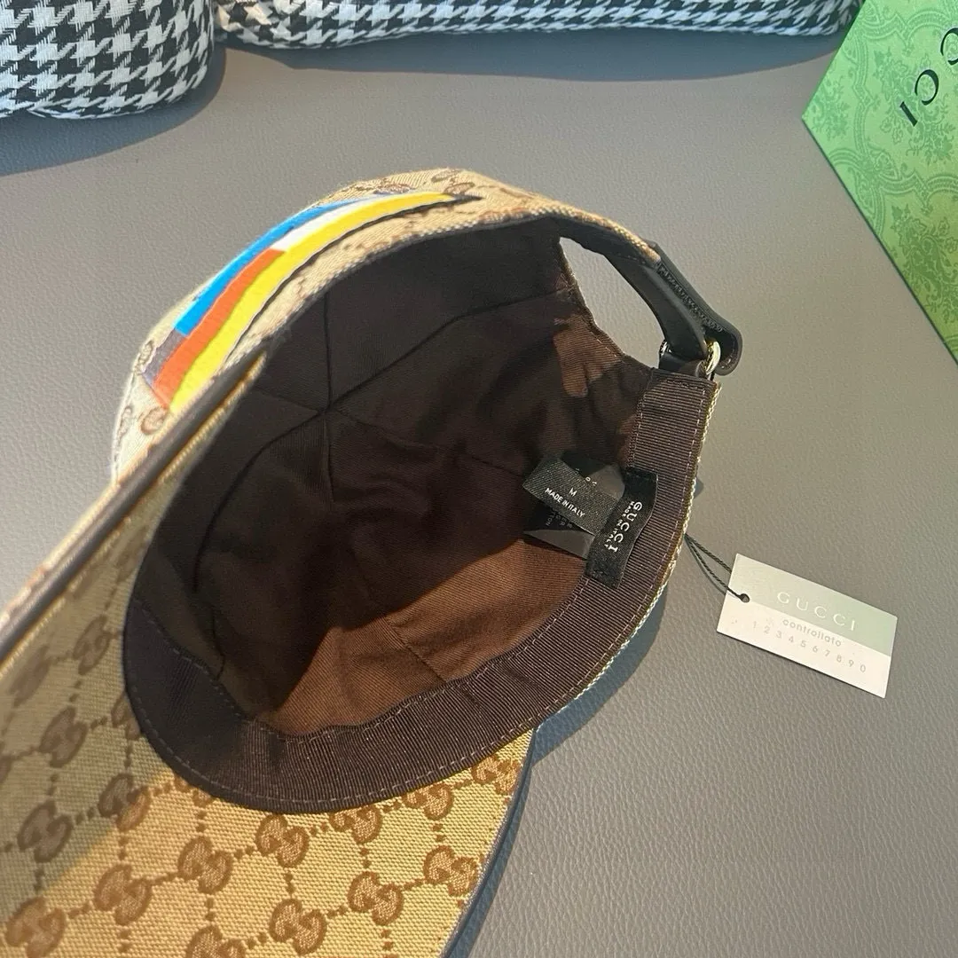 P90, Gucci's new original baseball cap, North Face embroidery! Counter 1:1, imported canvas + first-layer cowhide, popular for purchasing, versatile style for men and women, great quality! The basic head circumference is 56cm, and the patch is adjustable.