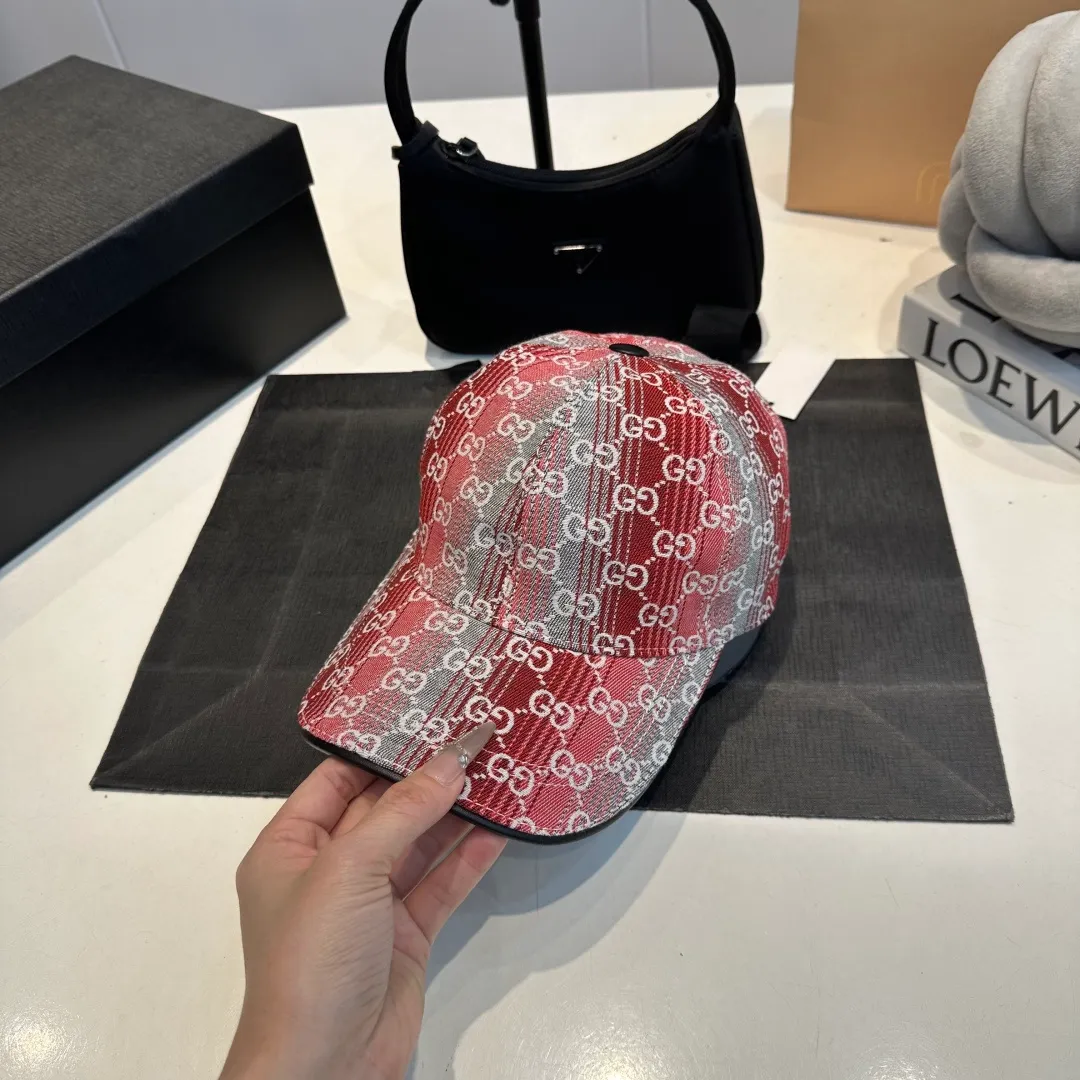 P100 Gucci new original baseball cap, Gucci gradient jacquard, 1:1 mold opening and customization at the counter, original canvas fabric + first-layer cowhide, light and breathable! The quality is great, the basic head circumference is 56cm, and the patch is adjustable.