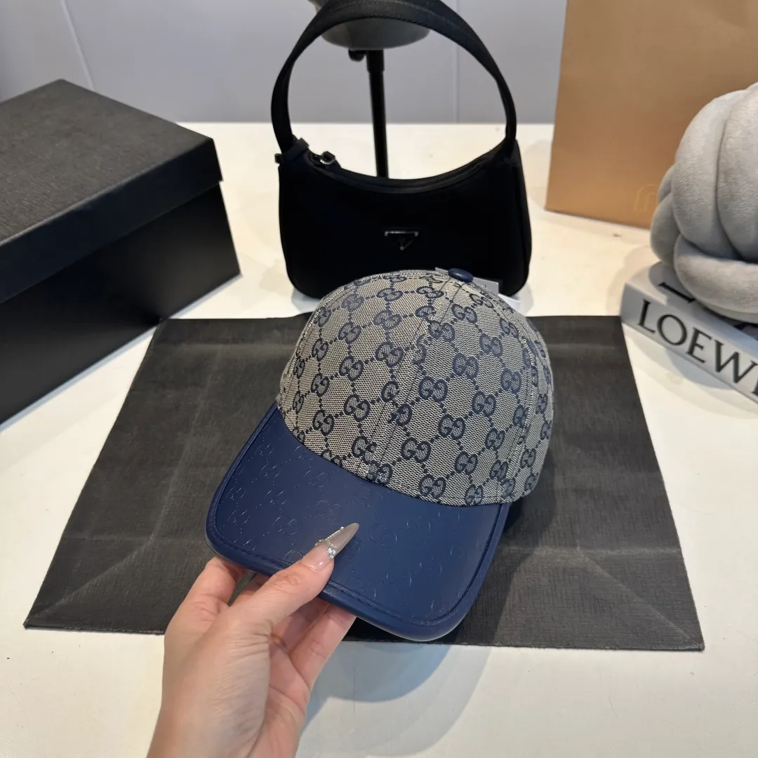 P56 Gucci Baseball Cap♥️GUCCI🧢New product from the official website, baseball cap, original quality, hot arrival 🔥🎩 The craftsmanship is very exquisite, high-end and classy! Low-key luxury, easy to carry! Running volume!