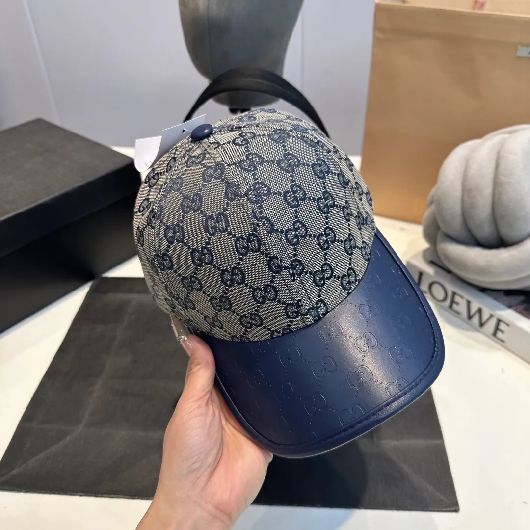 P56 Gucci Baseball Cap♥️GUCCI🧢New product from the official website, baseball cap, original quality, hot arrival 🔥🎩 The craftsmanship is very exquisite, high-end and classy! Low-key luxury, easy to carry! Running volume!
