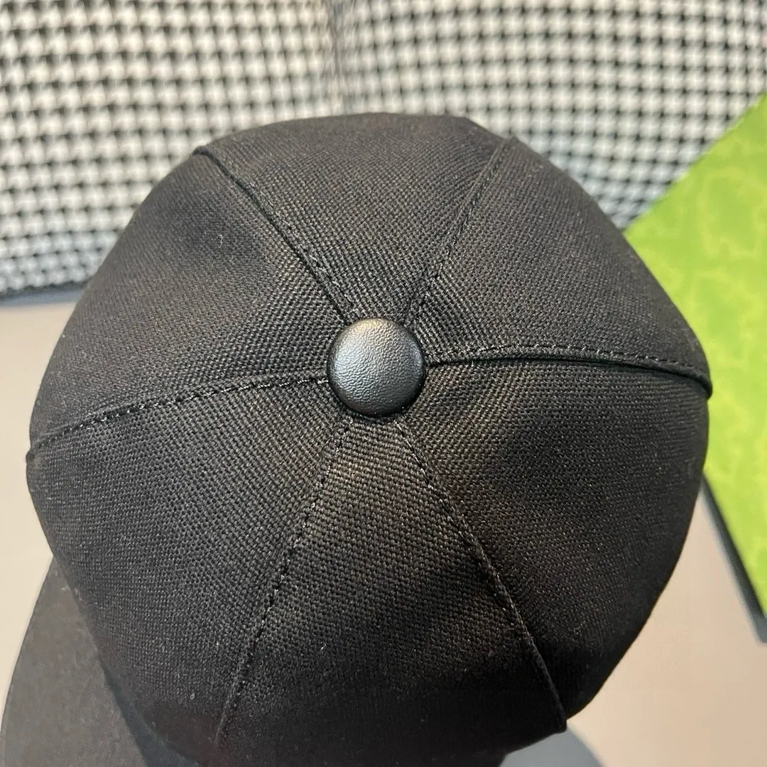P90 Gucci (Gucci) latest original baseball cap, double G small embroidery, 1:1 mold opening and customization at the counter, price at the counter 6932+, hot-selling model for purchasing🥰🥰original canvas fabric + original customized elastic webbing, pure cotton lining, light, breathable, fashionable and versatile, great quality, shipped in black and white!