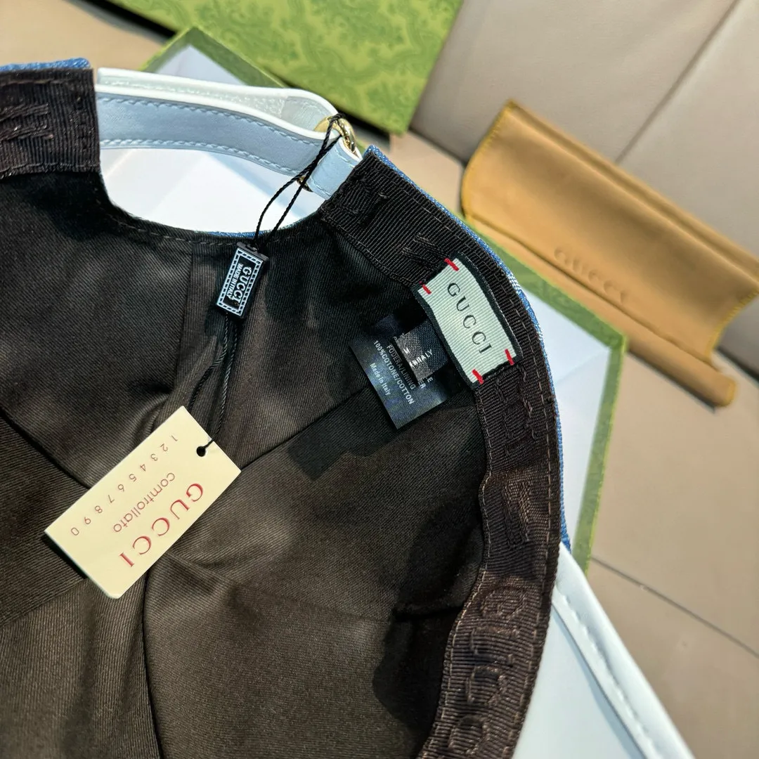 P90, Gucci (Gucci) new original baseball cap, large double G leather, best-selling model at the counter, 1:1 mold customization, original canvas fabric + first-layer cowhide, fashionable and handsome! The quality is great, the basic head circumference is 56cm, and the patch is adjustable.