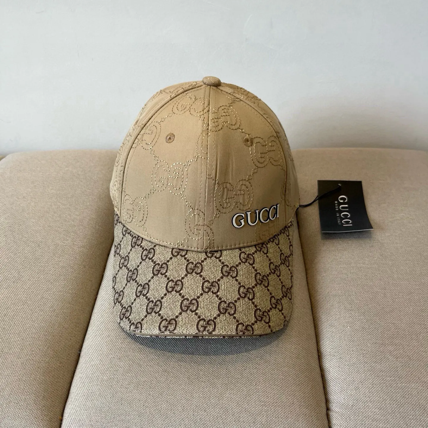 P60 Gucci Baseball Cap♥️GUCCI🧢New product from the official website, baseball cap, original quality, very popular 🔥🎩 The craftsmanship is very exquisite, high-end and classy! Low-key luxury, easy to carry! Running volume!