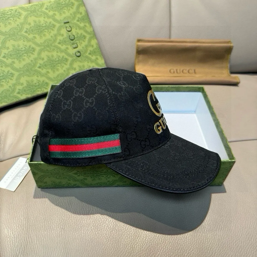 Batch 90, Gucci (Gucci) original baseball cap, bronzing double G, 1:1 mold customization, the highest version, original canvas + first layer of cowhide, pure cotton lining, light and breathable, real shot! To be the most handsome boy among the crowd, it must be you! The basic head circumference is 56cm, and the patch is adjustable.