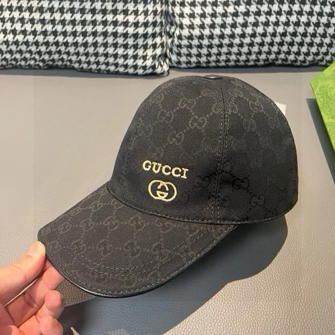 p90 ten thousand year classic model shipped!   , Gucci (Gucci) classic original baseball cap 😍😍 small gold embroidery, 1:1 mold opening and customization at the counter, the highest version, original canvas + first-layer cowhide, pure cotton lining, light and breathable! Photographed in real life, suitable for men and women in all seasons, basic head circumference 56cm, adjustable patches.